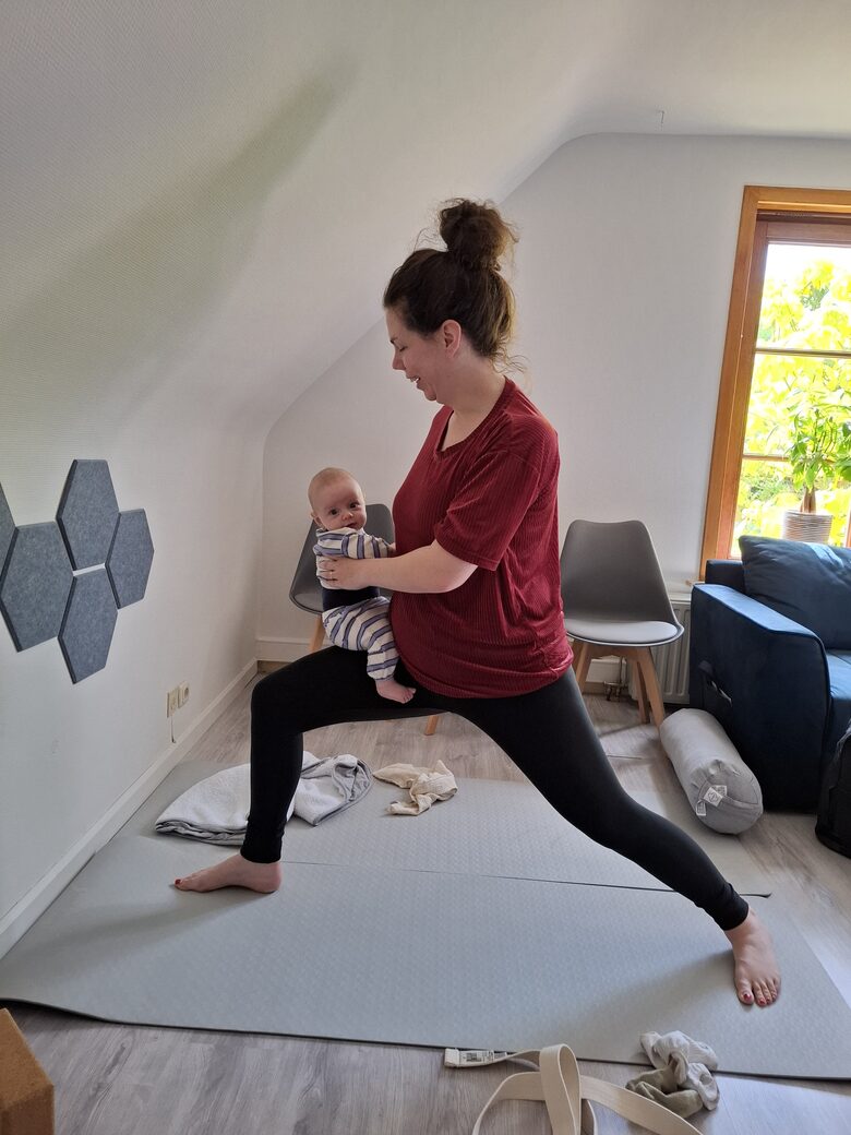 postnatale yoga, mama en baby-yoga, doula, kraamtijd, yoga waregem, yoga kortrijk, yoga marke, yoga kuurne, yoga deerlijk, yoga lauwe, yoga heule,