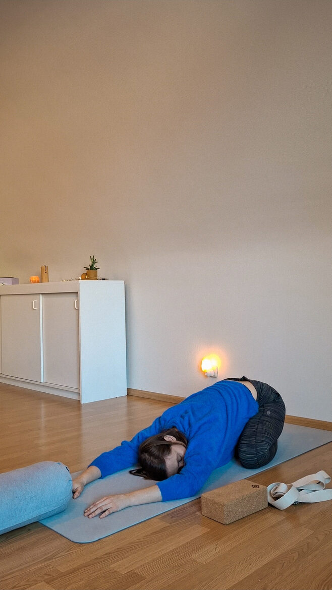 Online zwangerschapsyogales met doula Valérie