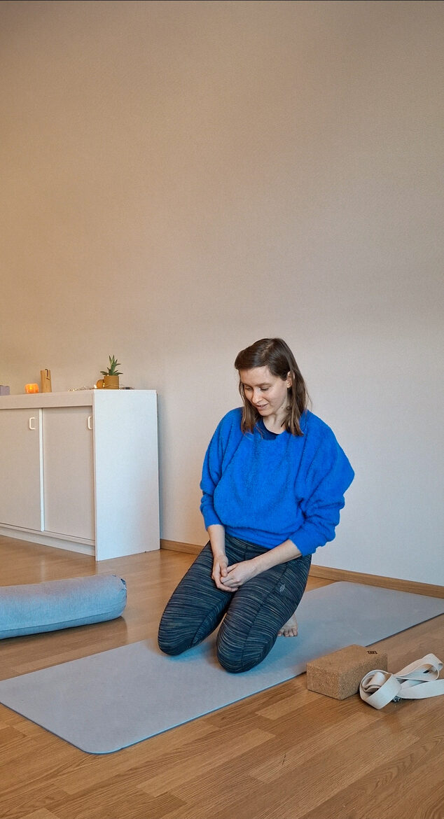 Online zwangerschapsyogales met doula Valérie